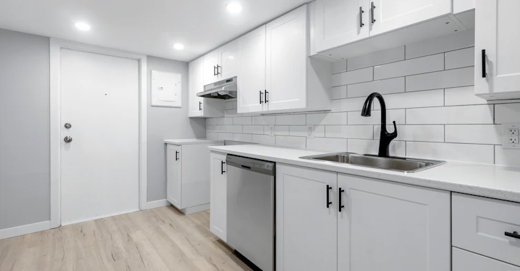 7-883 Somerset Street West, Ottawa, ON, K1R 6R6