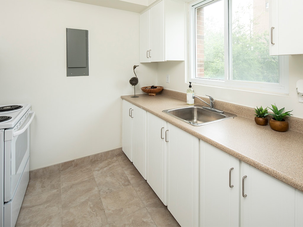 240-1108-240 Brittany Drive, Ottawa, ON, K1K 0R6 - 3