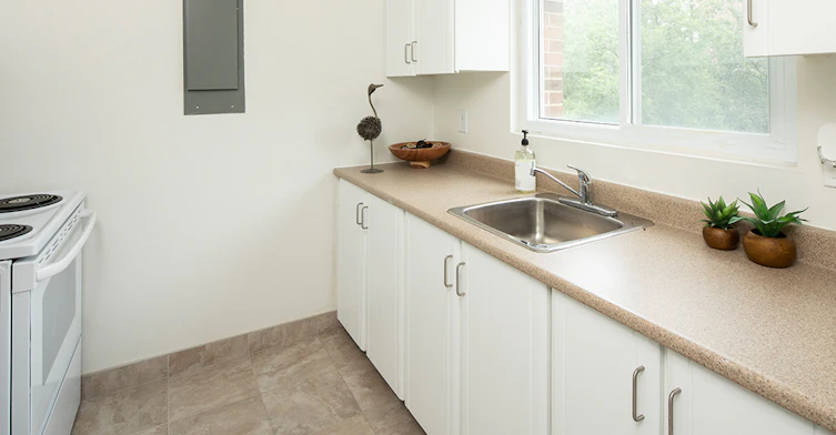 240-1108-240 Brittany Drive, Ottawa, ON, K1K 0R6 - 3