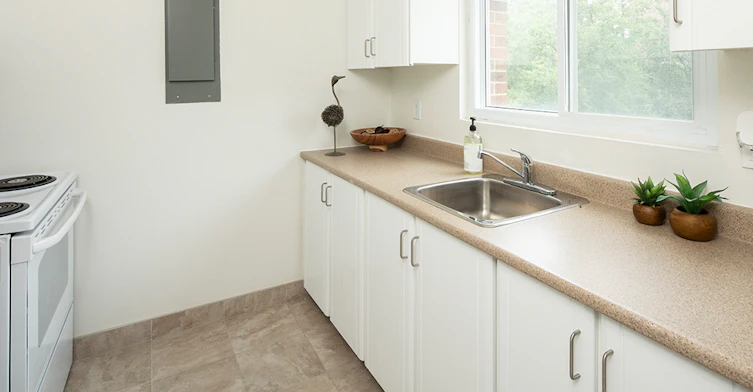230-0305-240 Brittany Drive, Ottawa, ON, K1K 0R6 - 3