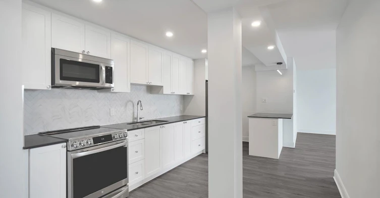 0101-2222 Bellevue Avenue, West Vancouver, BC, V7V 1C7 - 2