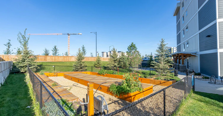21817 91a Avenue NW, Edmonton, AB, T5T 7S3 - 23