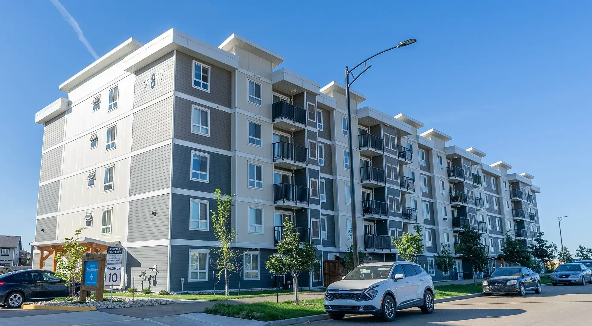 21817 91a Avenue NW, Edmonton, AB, T5T 7S3 - 2