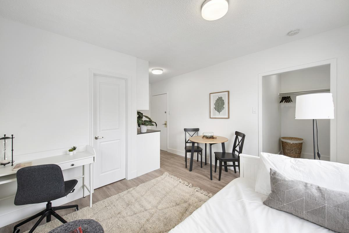 B5-5 Glenavon Road, Toronto, ON, M6K 1C9 - 29