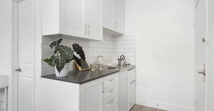 B5-5 Glenavon Road, Toronto, ON, M6K 1C9 - 2