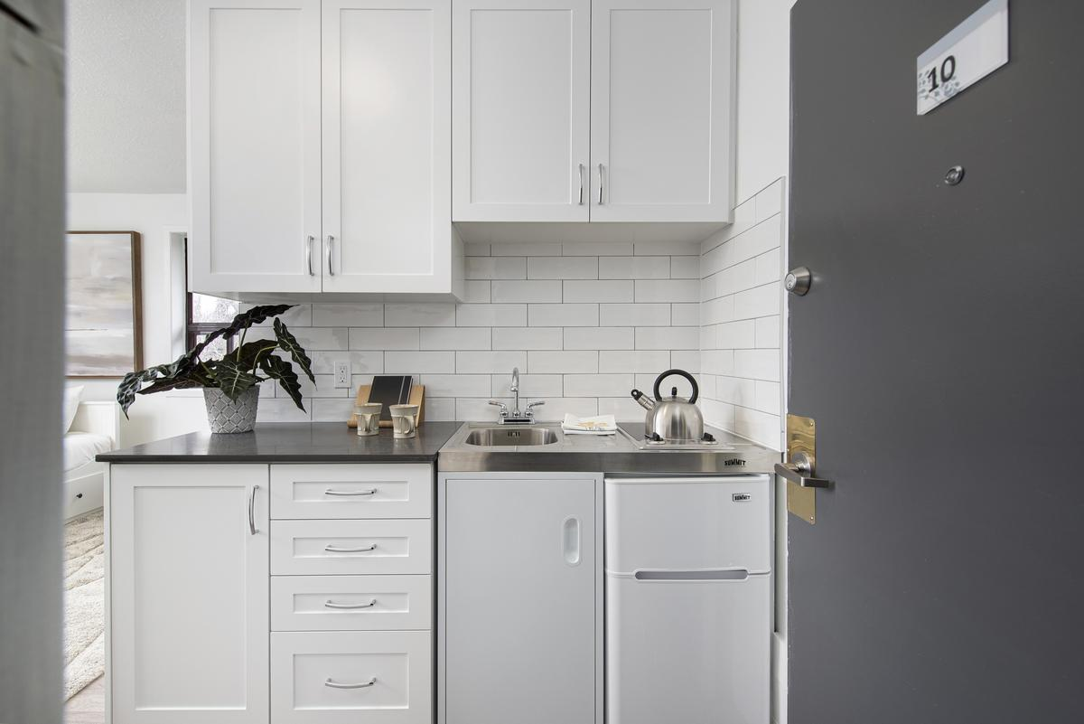 B5-5 Glenavon Road, Toronto, ON, M6K 1C9 - 6