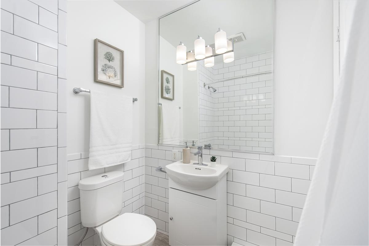 B5-5 Glenavon Road, Toronto, ON, M6K 1C9 - 5