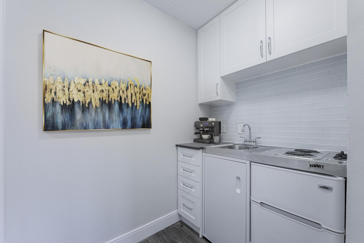 B5-5 Glenavon Road, Toronto, ON, M6K 1C9 - 11