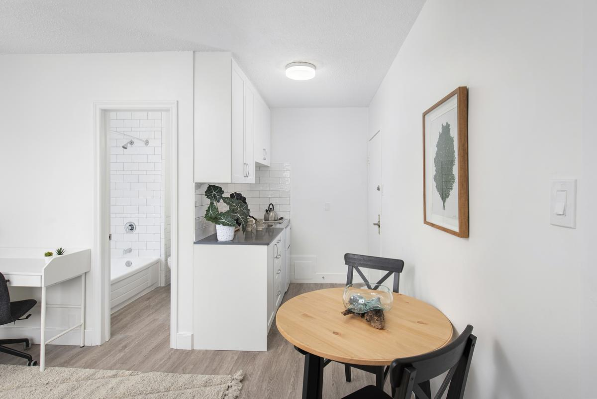 B5-5 Glenavon Road, Toronto, ON, M6K 1C9 - 4