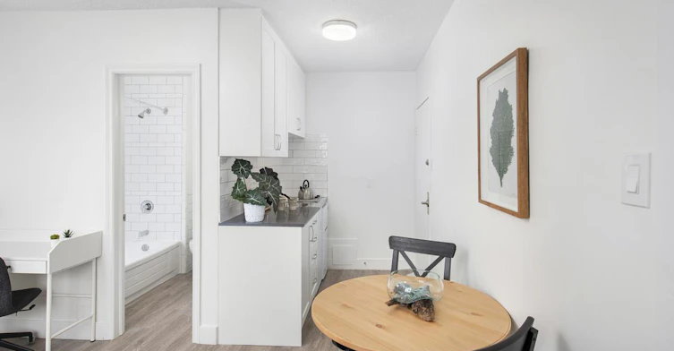 B5-5 Glenavon Road, Toronto, ON, M6K 1C9 - 4