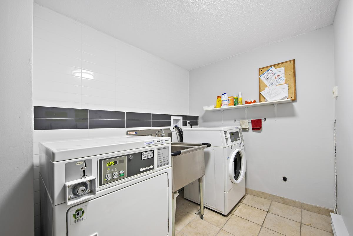 B5-5 Glenavon Road, Toronto, ON, M6K 1C9 - 9