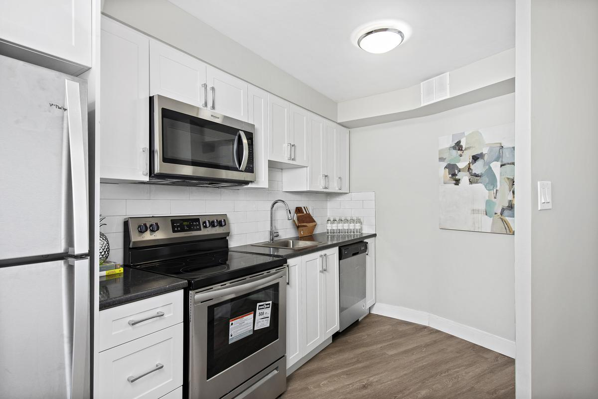 0519-2050 Keele Street, Toronto, ON, M6M 3Y7 - 12