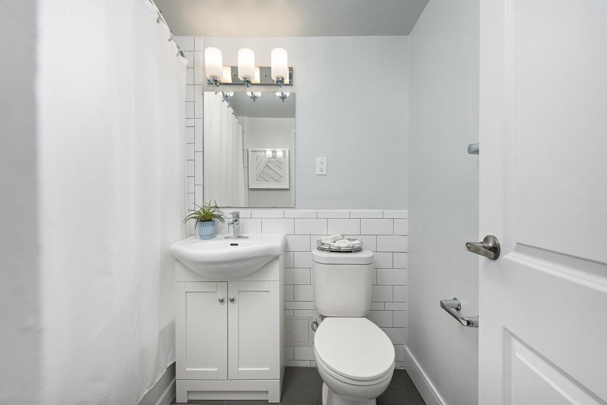 0519-2050 Keele Street, Toronto, ON, M6M 3Y7 - 10