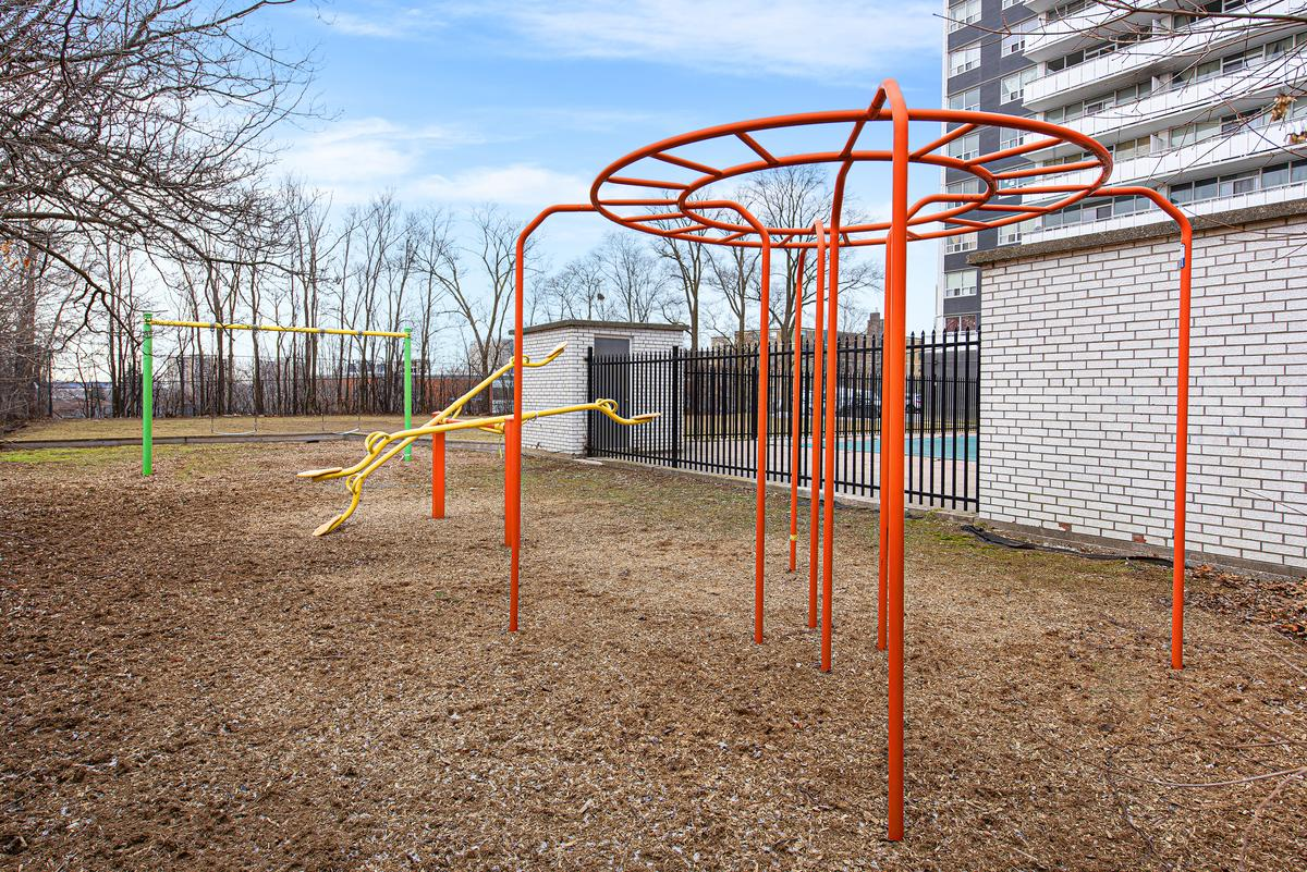 0519-2050 Keele Street, Toronto, ON, M6M 3Y7 - 22