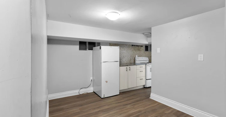 7-46 Carlyle Avenue, Ottawa, ON, K1S 4Y4