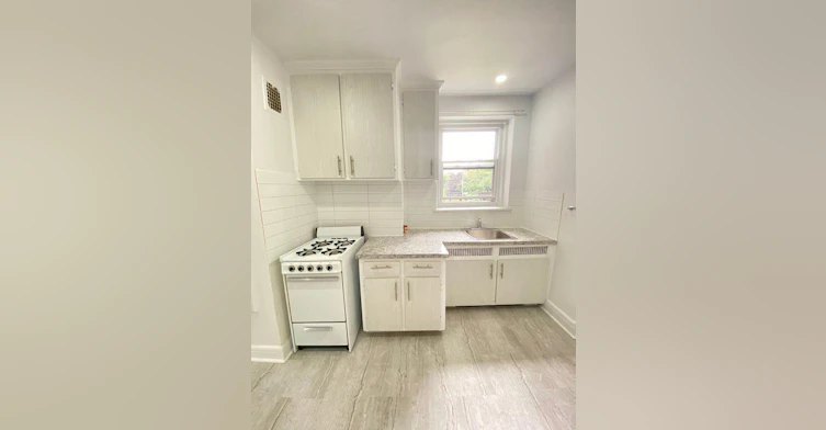 7-5821 Chemin Cote St Luc, Montréal, QC, H3X 2G2 - 8