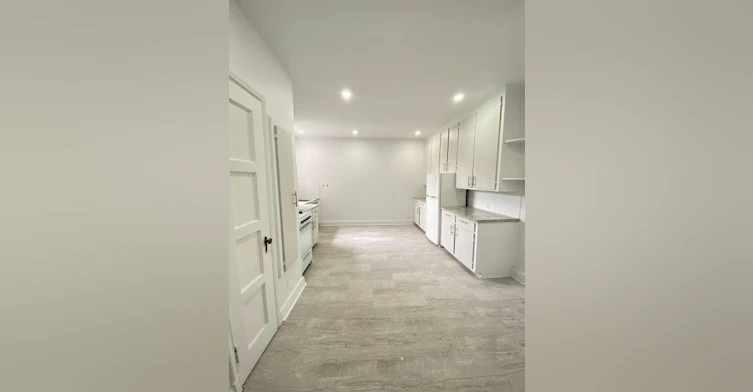 7-5821 Chemin Cote St Luc, Montréal, QC, H3X 2G2