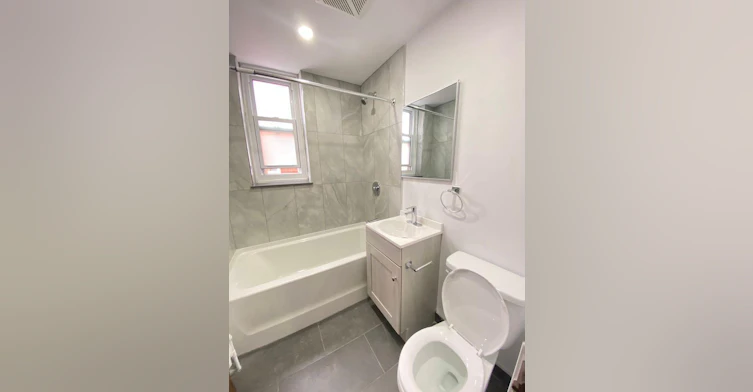 18-5821 Chemin Cote St Luc, Montréal, QC, H3X 2G2 - 2