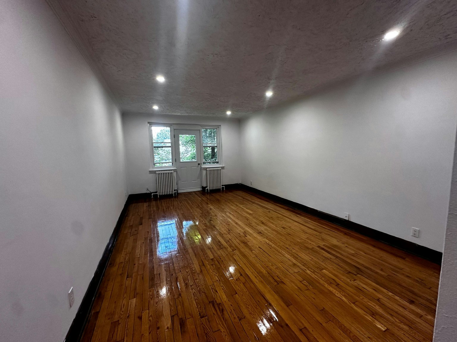 5821 Chemin Cote St Luc, Montréal, QC, H3X 2G2 - 4