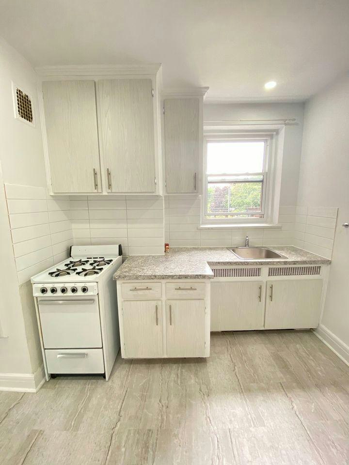 5821 Chemin Cote St Luc, Montréal, QC, H3X 2G2 - 8