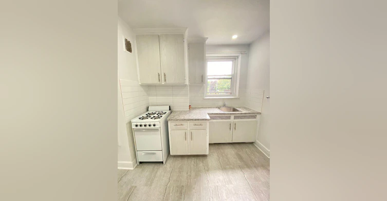 5821 Chemin Cote St Luc, Montréal, QC, H3X 2G2 - 8