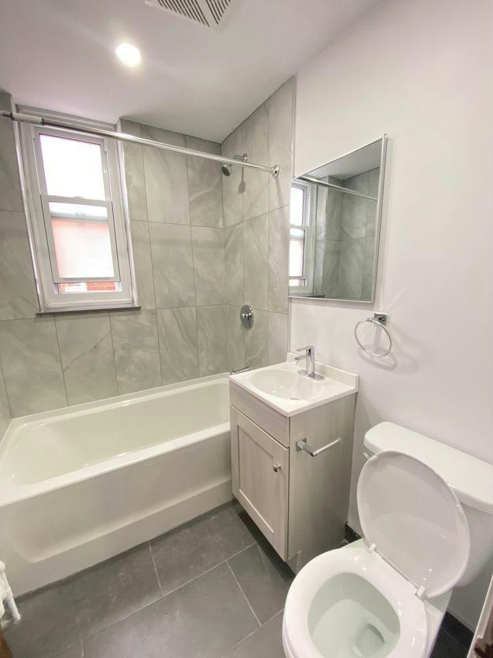 5821 Chemin Cote St Luc, Montréal, QC, H3X 2G2 - 2