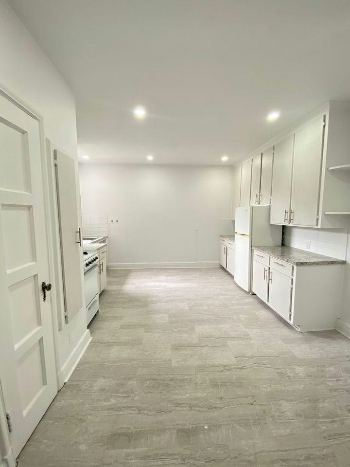 5821 Chemin Cote St Luc, Montréal, QC, H3X 2G2