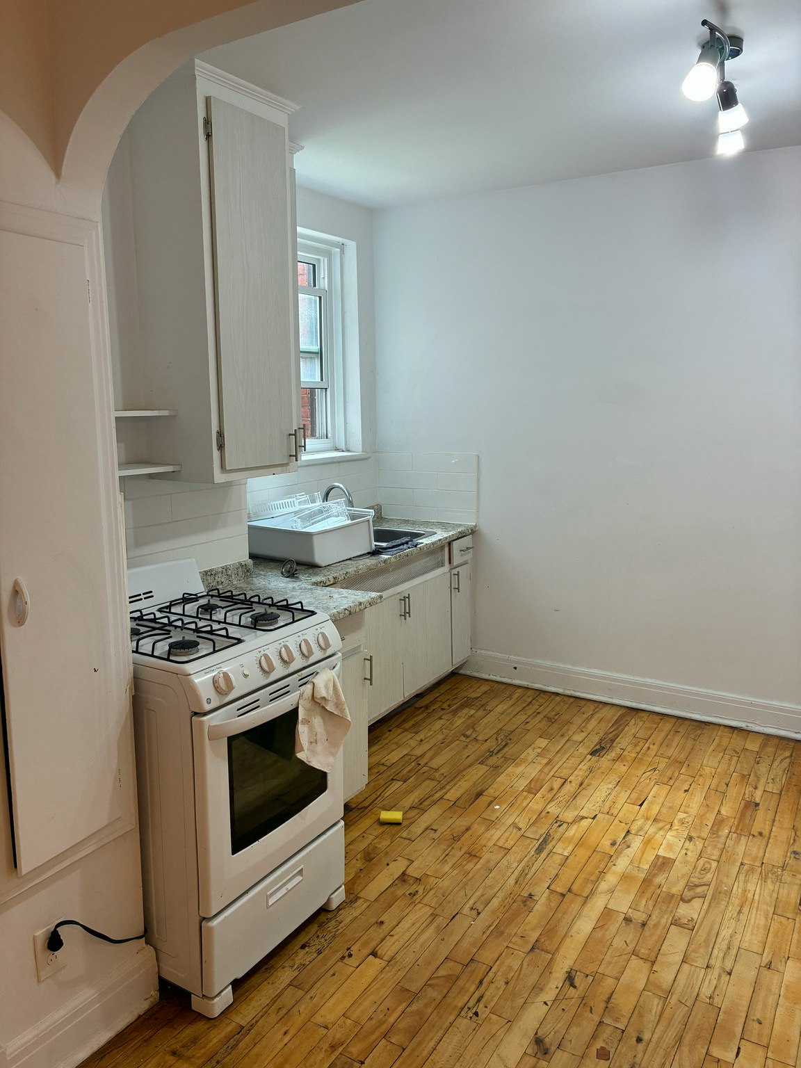 15-5821 Chemin Cote St Luc, Montréal, QC, H3X 2G2 - 3