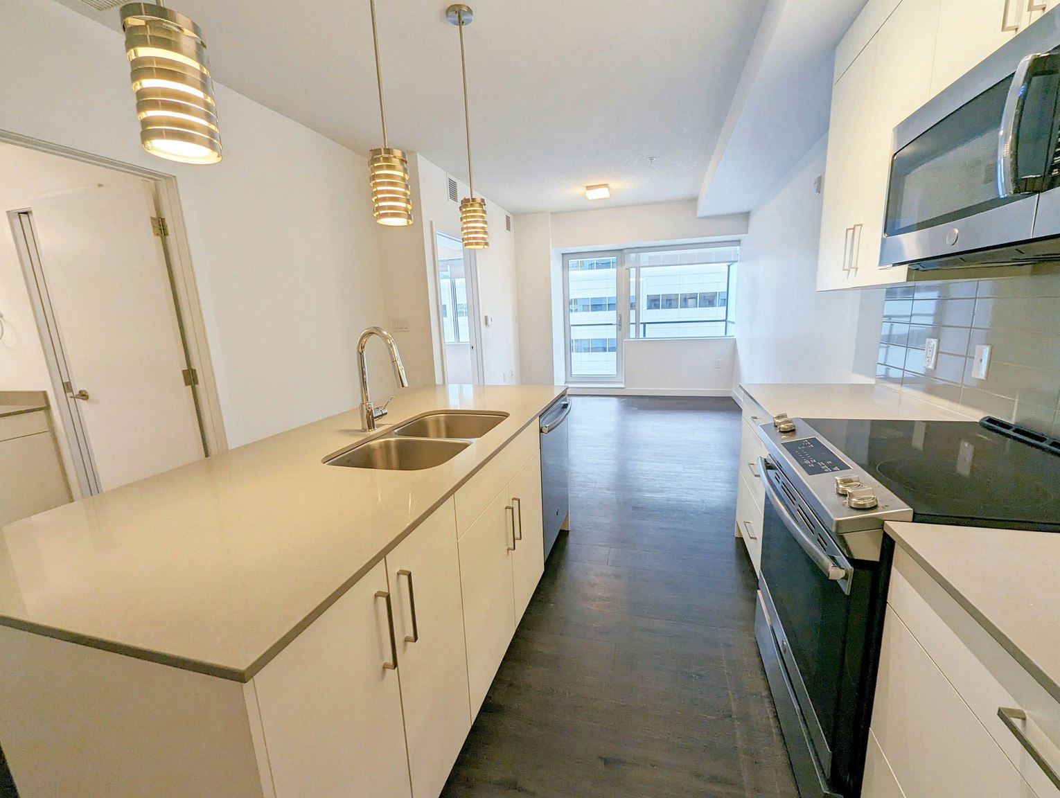 X27-10043 108 Street NW, Edmonton, AB, T5J 5G8