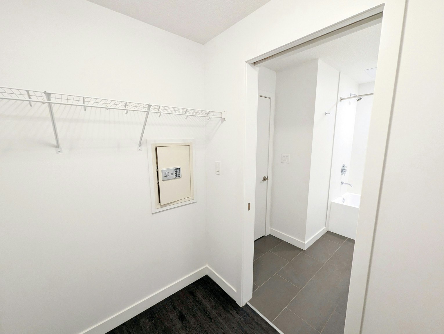 X27-10043 108 Street NW, Edmonton, AB, T5J 5G8 - 5