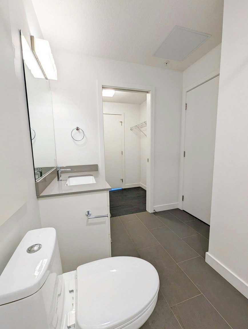 X27-10043 108 Street NW, Edmonton, AB, T5J 5G8 - 4