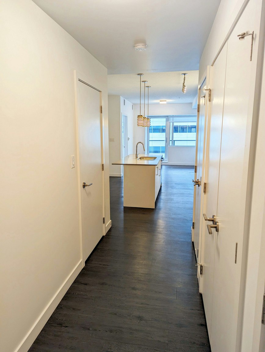 X27-10043 108 Street NW, Edmonton, AB, T5J 5G8 - 2