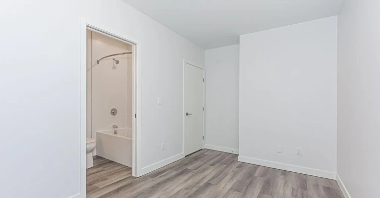 X11-10043 108 Street NW, Edmonton, AB, T5J 5G8 - 5