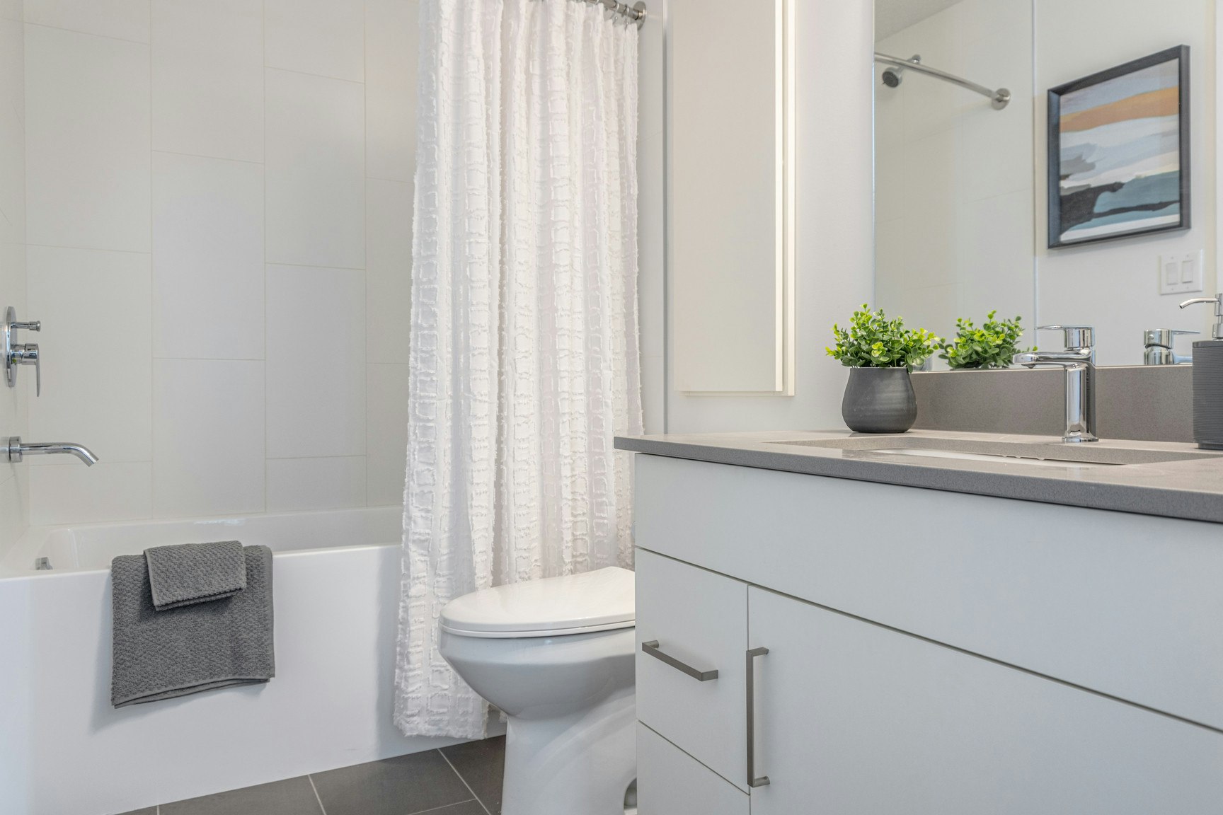 X06-10043 108 Street NW, Edmonton, AB, T5J 5G8 - 5