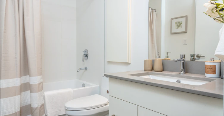 X06-10043 108 Street NW, Edmonton, AB, T5J 5G8 - 6