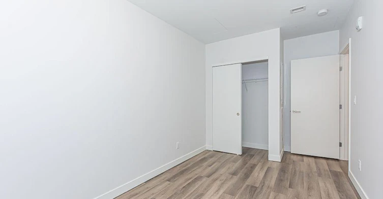 X21-10043 108 Street NW, Edmonton, AB, T5J 5G8 - 4