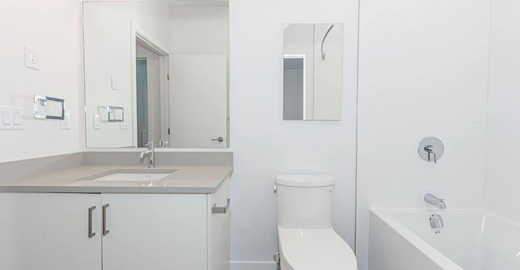 X21-10043 108 Street NW, Edmonton, AB, T5J 5G8