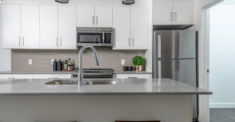 X-23-10043 108 Street NW, Edmonton, AB, T5J 5G8 - 6