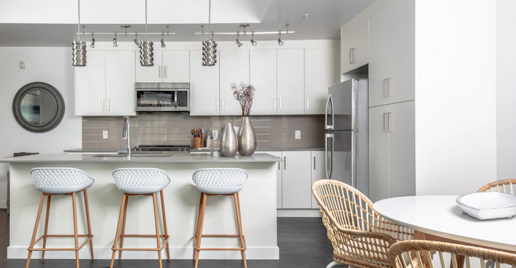 X-23-10043 108 Street NW, Edmonton, AB, T5J 5G8 - 2
