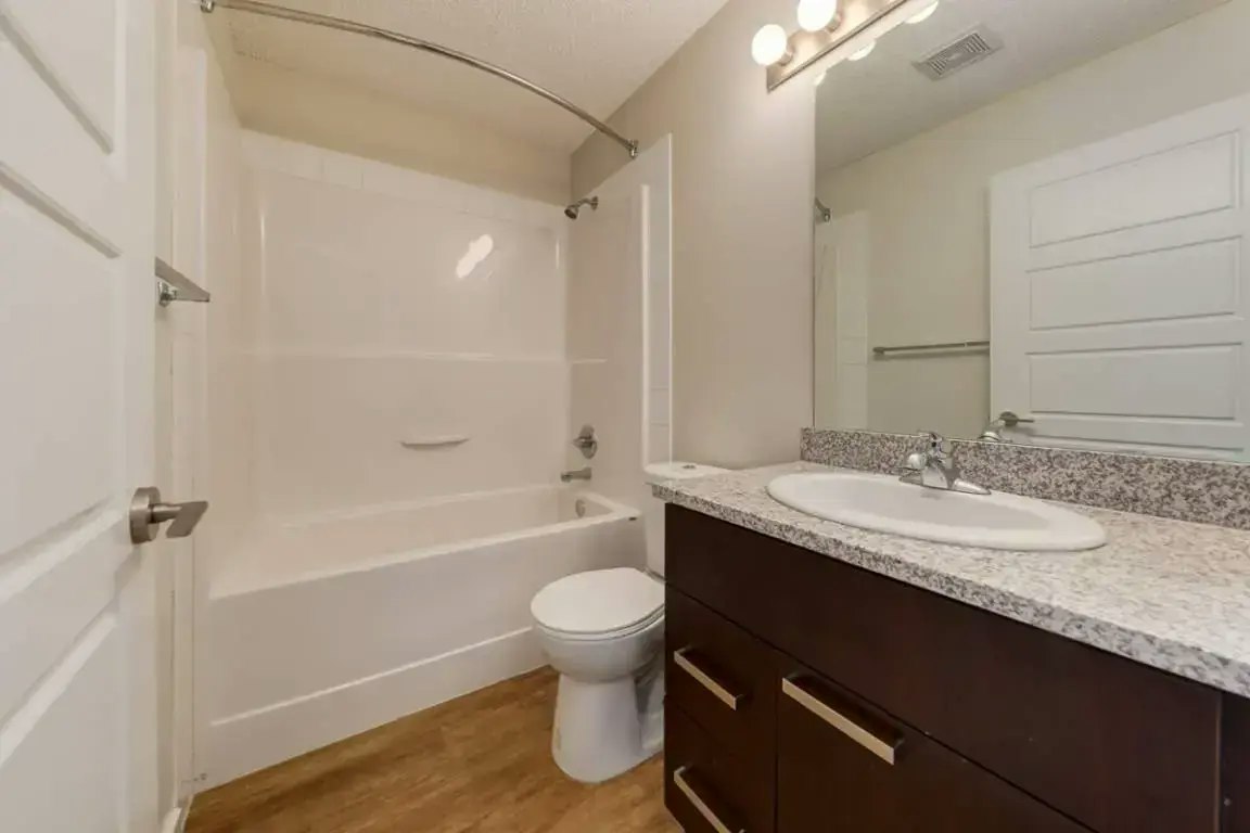 205-5008 4 Avenue SW, Edmonton, AB, T6X 1V3 - 7