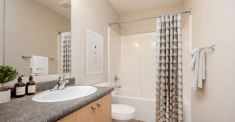 1153 St Anne's Road, Winnipeg, MB, R2N 0B8 - 8