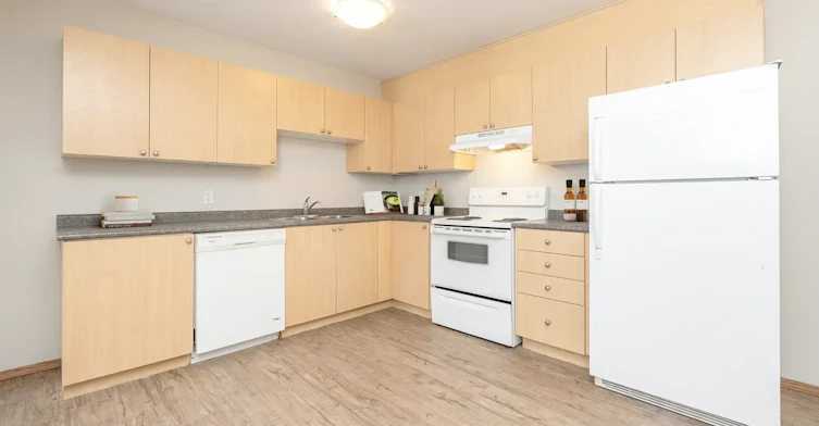 1153 St Anne's Road, Winnipeg, MB, R2N 0B8 - 5
