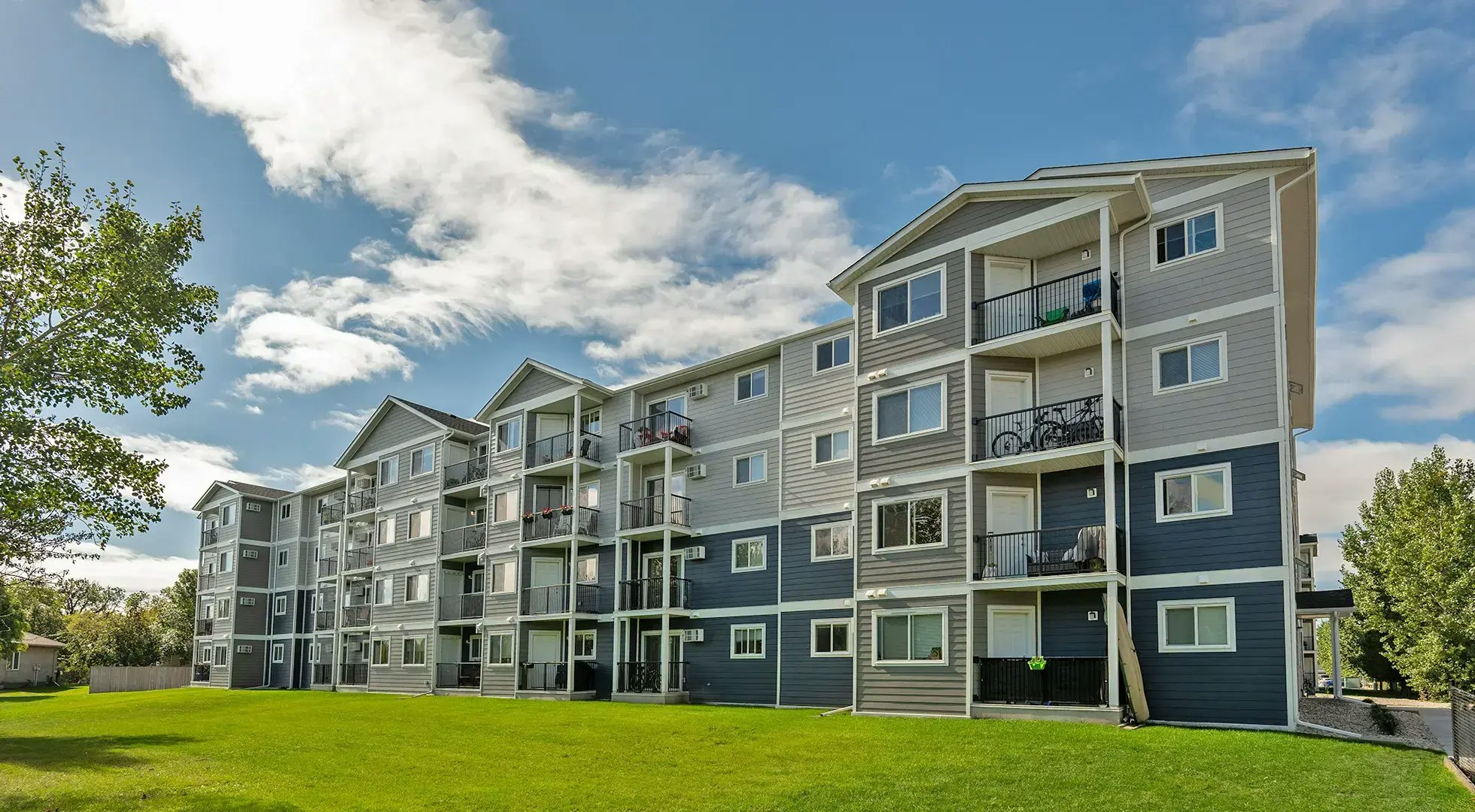 1153 St Anne's Road, Winnipeg, MB, R2N 0B8 - 2