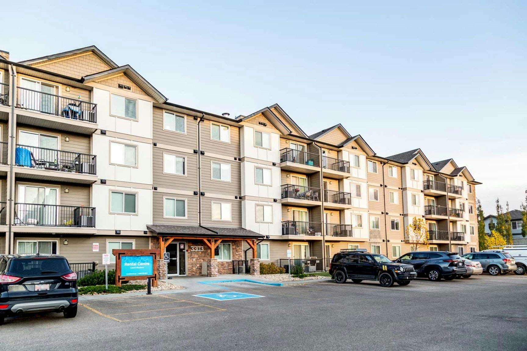 3303 18th Avenue NW, Edmonton, AB, T6T 0S8 - 2