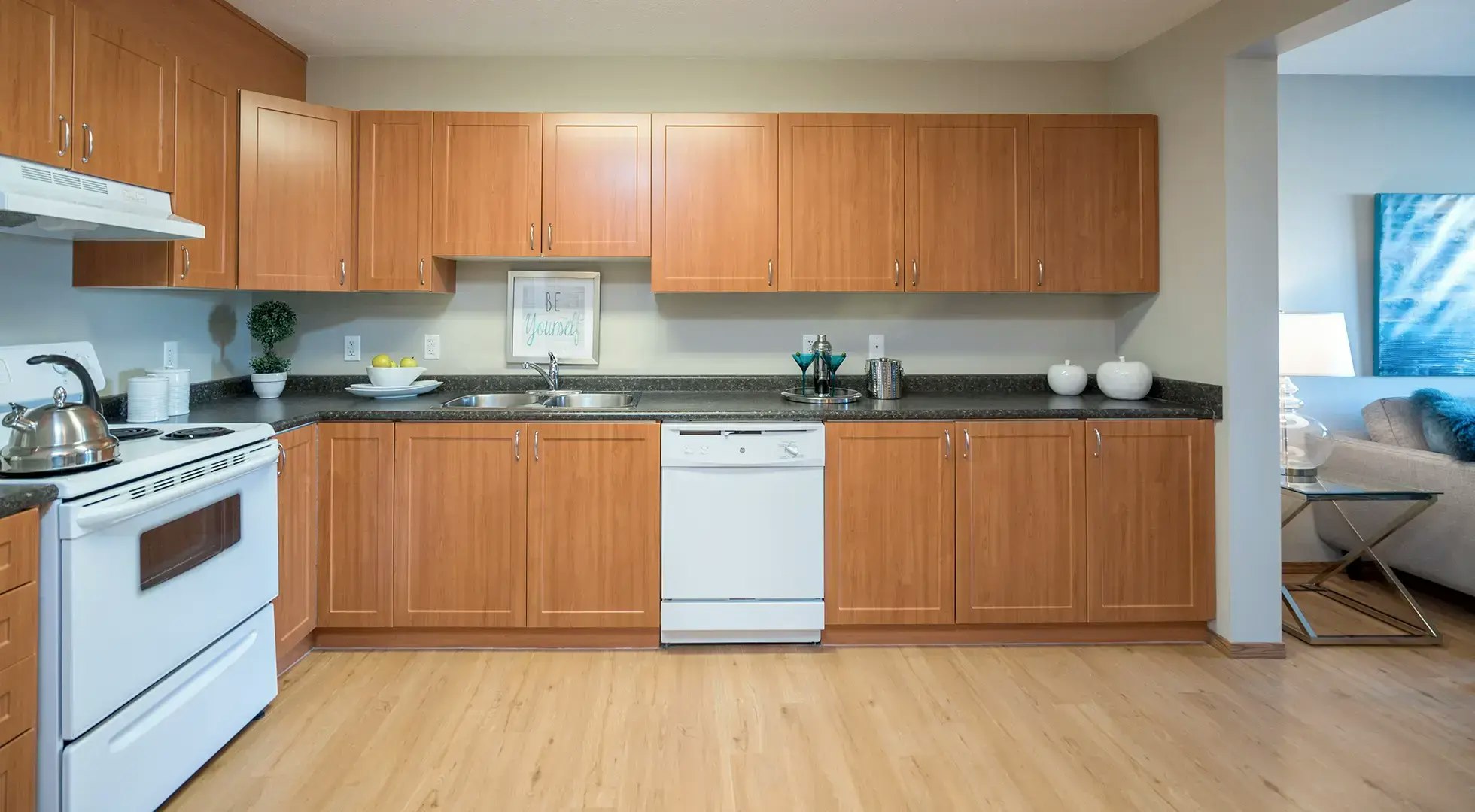 2471 Main Street, Winnipeg, MB, R2V 3N4 - 4