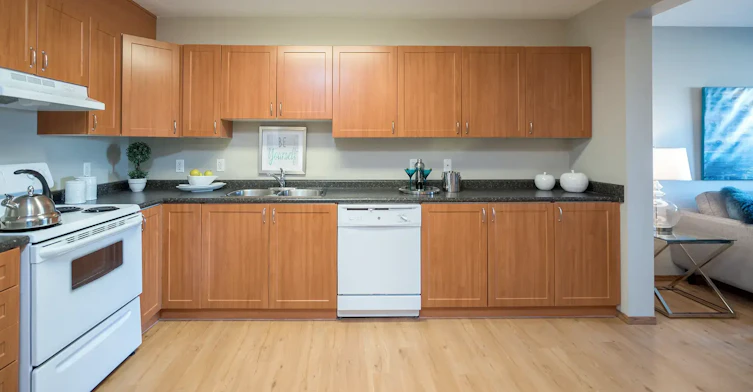 2471 Main Street, Winnipeg, MB, R2V 3N4 - 4