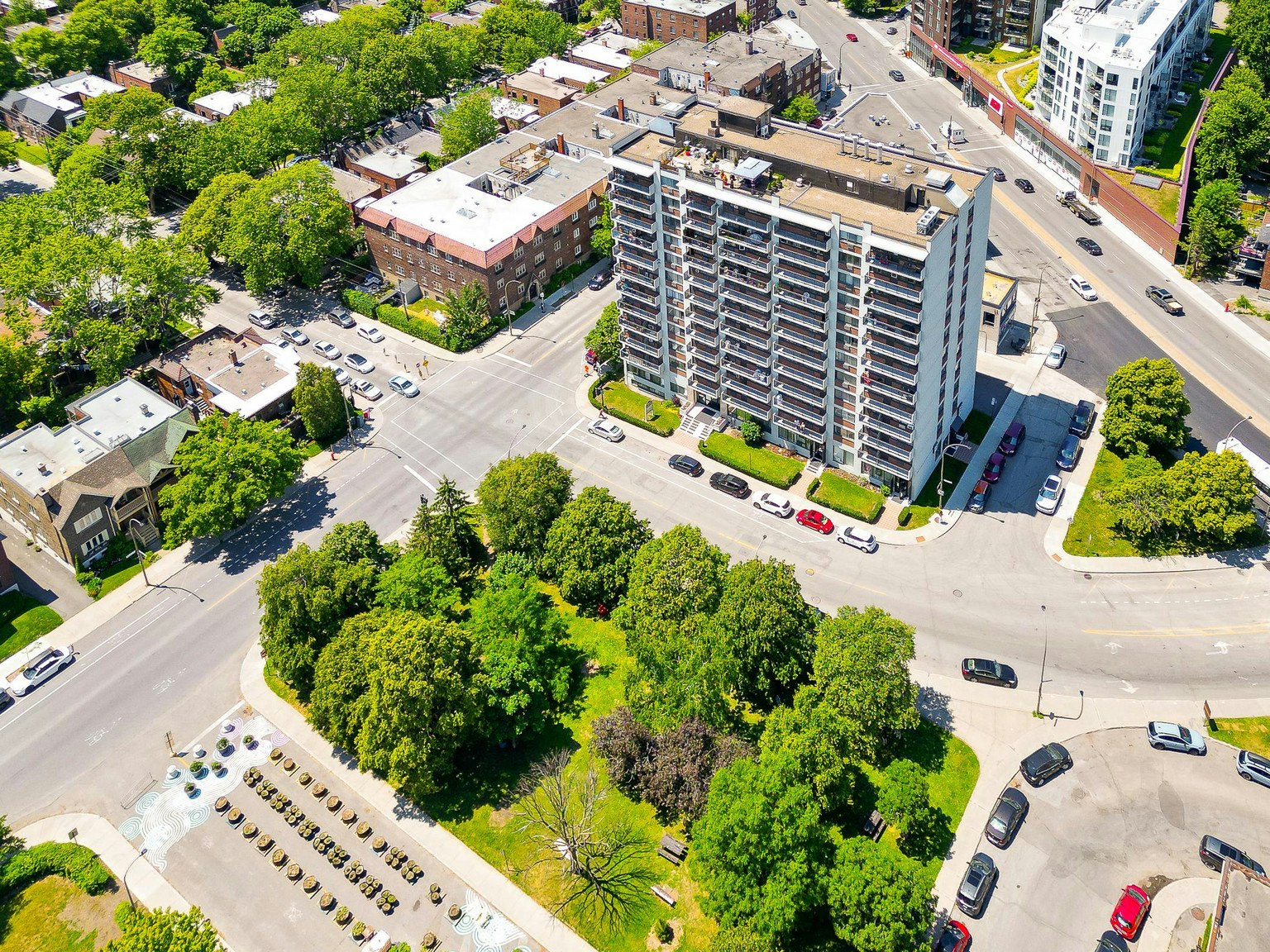 409-5455 De Terrebonne Rue, Montréal, QC, H4A 3R5 - 2