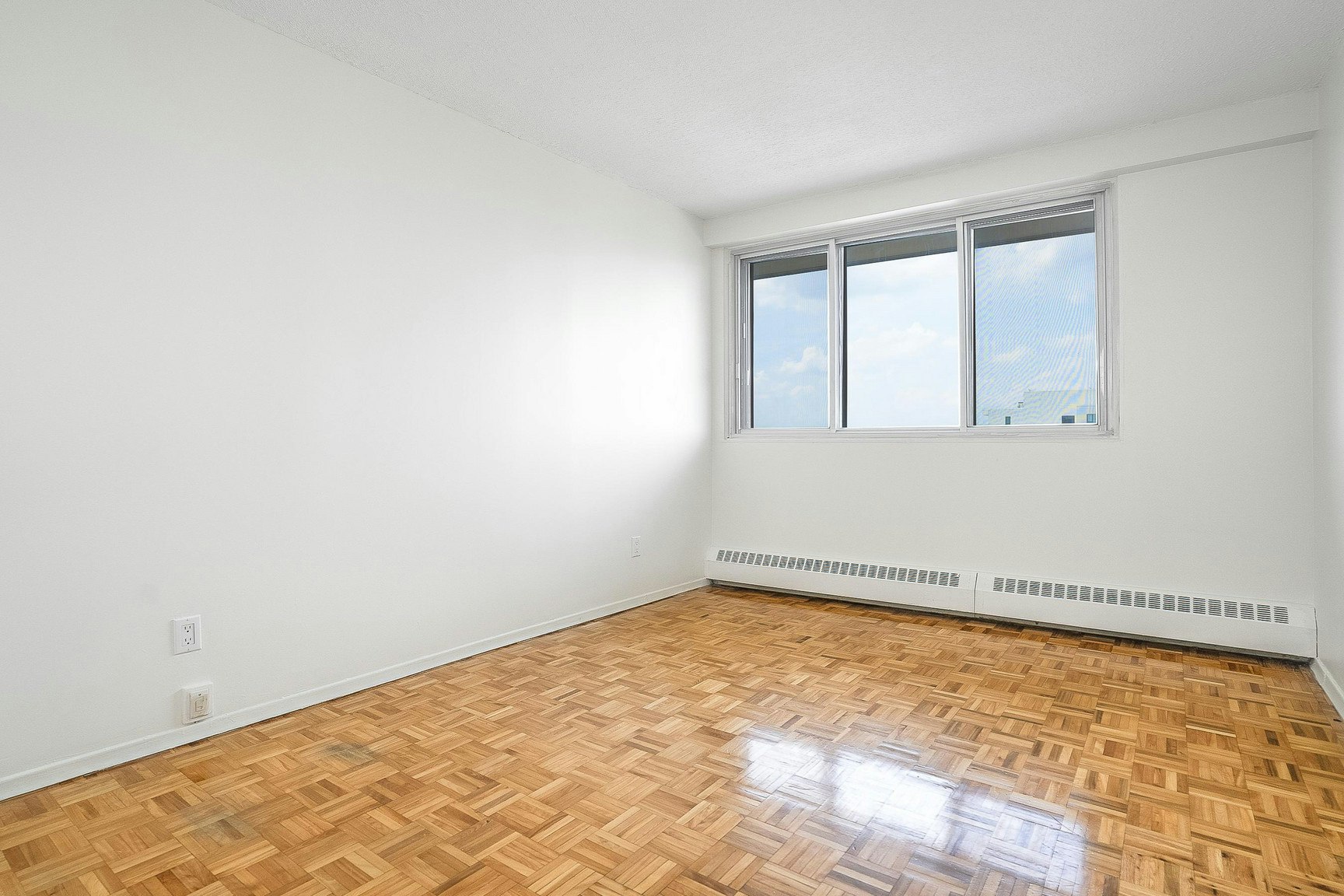 1010-5455 De Terrebonne Rue, Montréal, QC, H4A 3R5 - 3