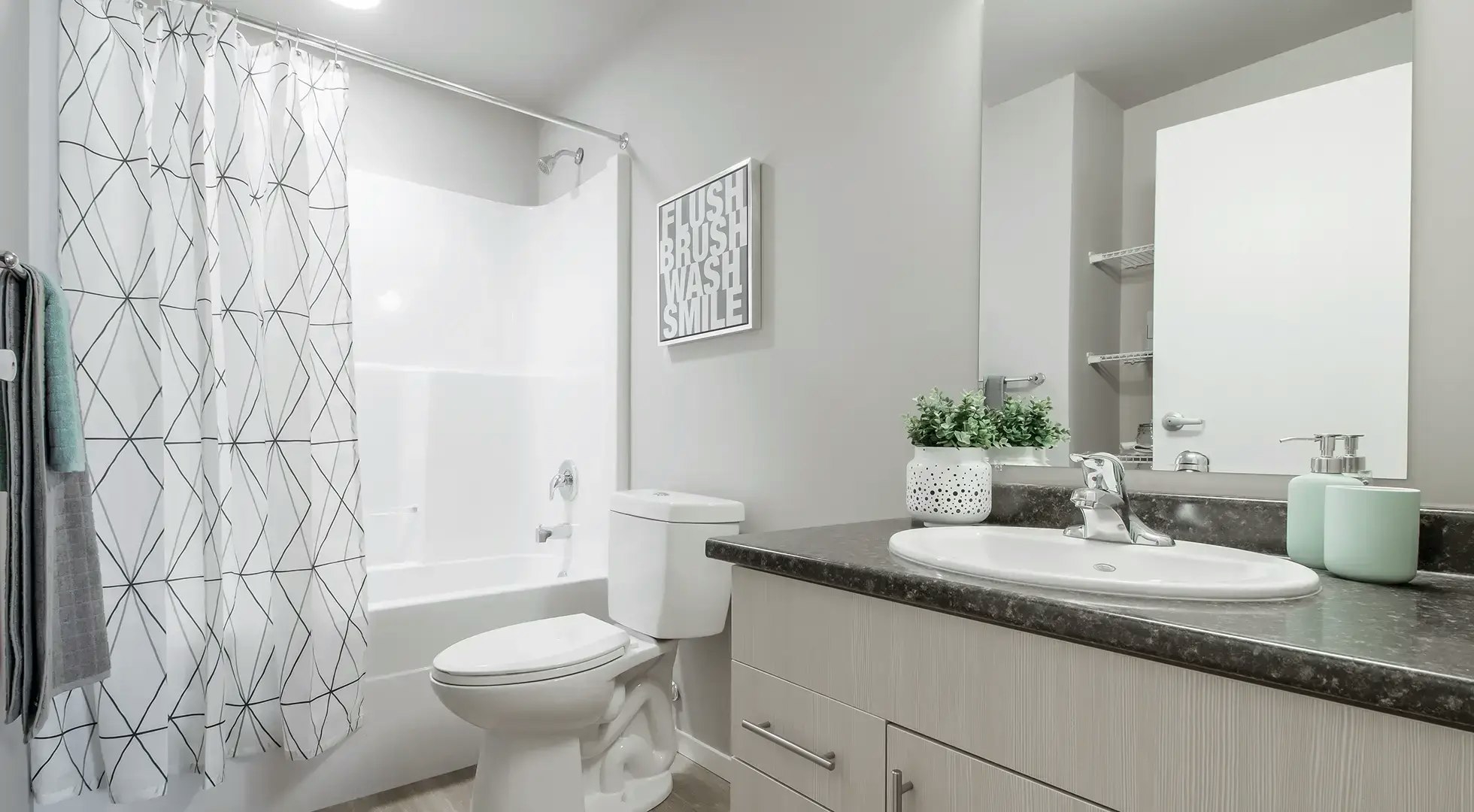 151 West Duncan Avenue, Penticton, BC, V2A 0B9 - 7