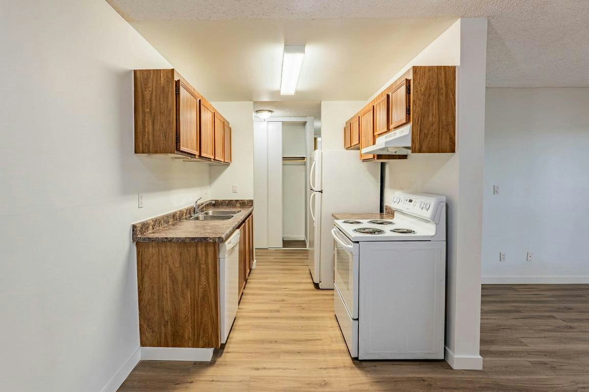 208-1102 Hermitage Road NW, Edmonton, AB, T5A 4M3 - 2